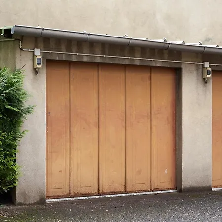 *green Organic* Balcon & Garage Apartment *